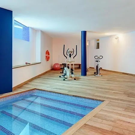 Villa Sleeps 8 Pool Air Con Wifi