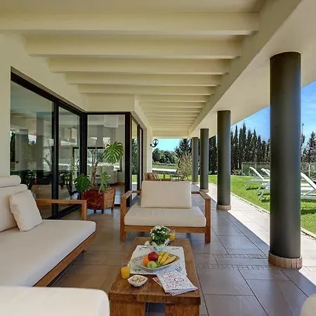 Sleeps 8 Pool Air Con Wifi *