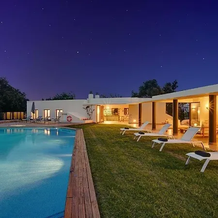 Sleeps 8 Pool Air Con Wifi Villa