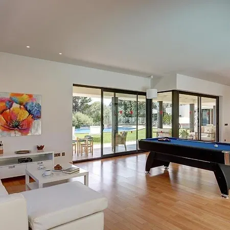 Sleeps 8 Pool Air Con Wifi * Alaior