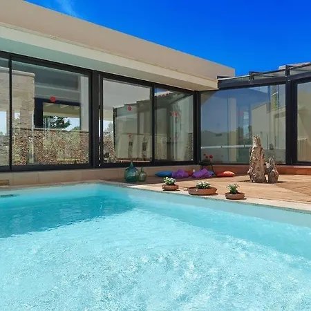 Sleeps 8 Pool Air Con Wifi *