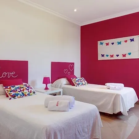 Villa Sleeps 8 Pool Air Con Wifi
