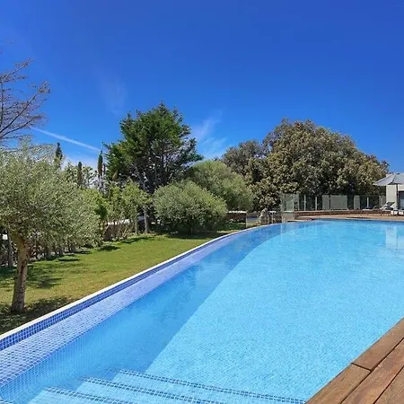 Sleeps 8 Pool Air Con Wifi Villa