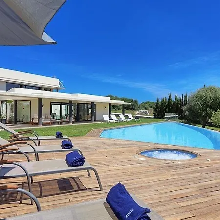 Villa Sleeps 8 Pool Air Con Wifi
