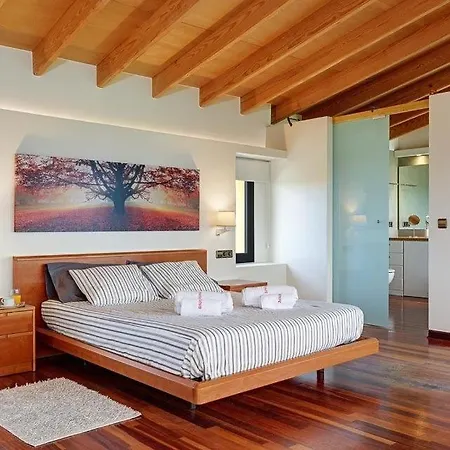 Villa Sleeps 8 Pool Air Con Wifi *
